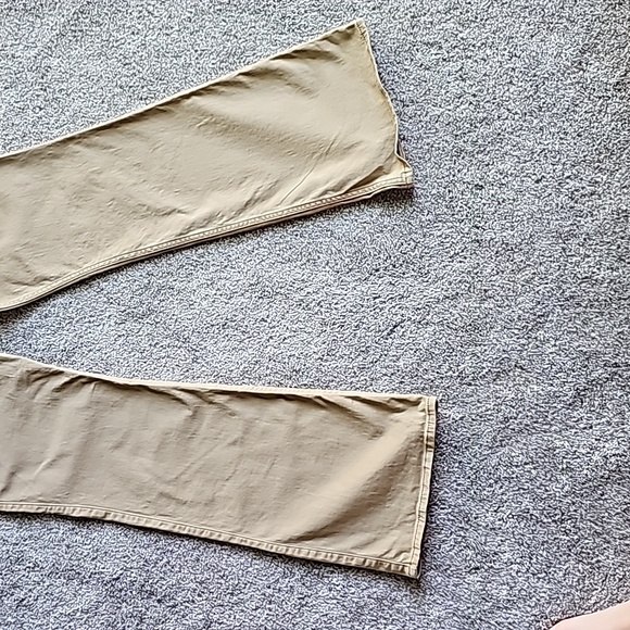 Hollister mid Rise Bootcut Khakis - Picture 2 of 4